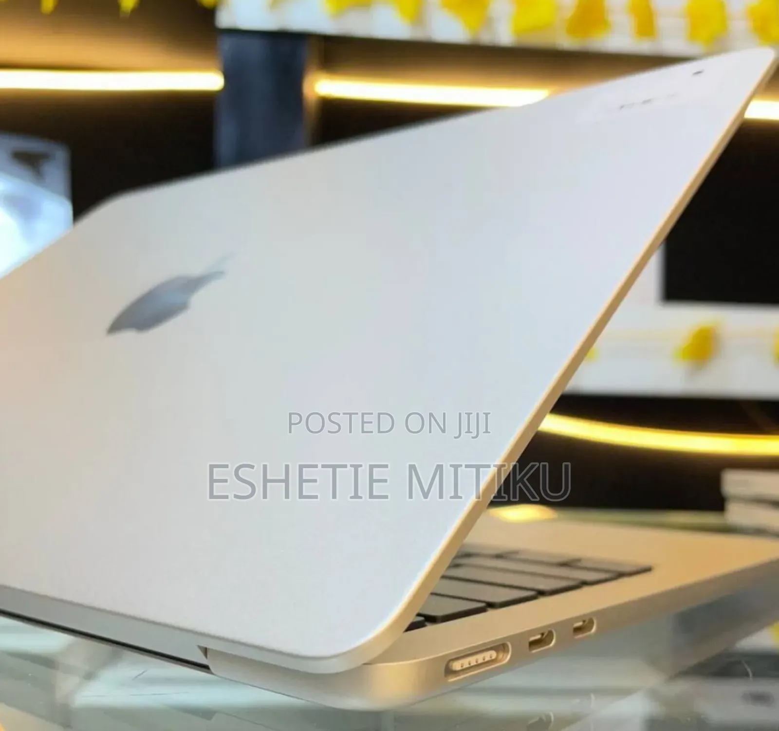 New Laptop Apple MacBook Air 2022 M2 8GB SSD 256GB