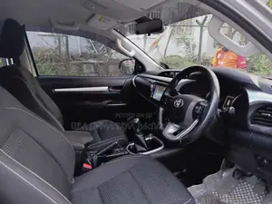 Toyota Hilux 2020 Silver