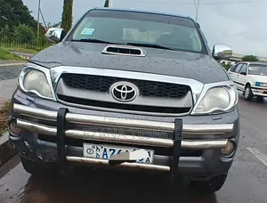 Toyota Hilux 2011 Gray