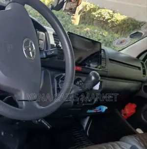 Toyota HiAce 2006 Silver