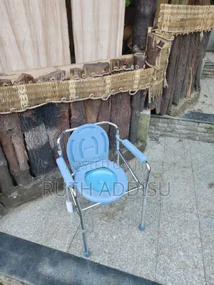 Photo - Toilet Chair and Shower Chair痛批ealderly Shower Chair Clinical Aid