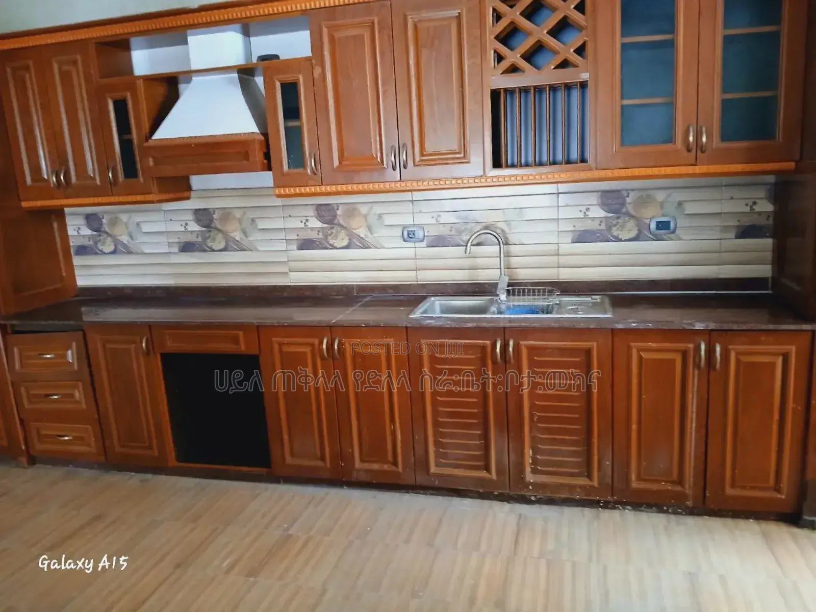 Furnished 6bdrm Townhouse/Terrace in አያት አካባቢ ኮሚፋውንድ ግብ, Yeka for sale