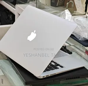 Photo - New Laptop Apple MacBook Pro 2017 8GB Intel Core I7 SSD 512GB
