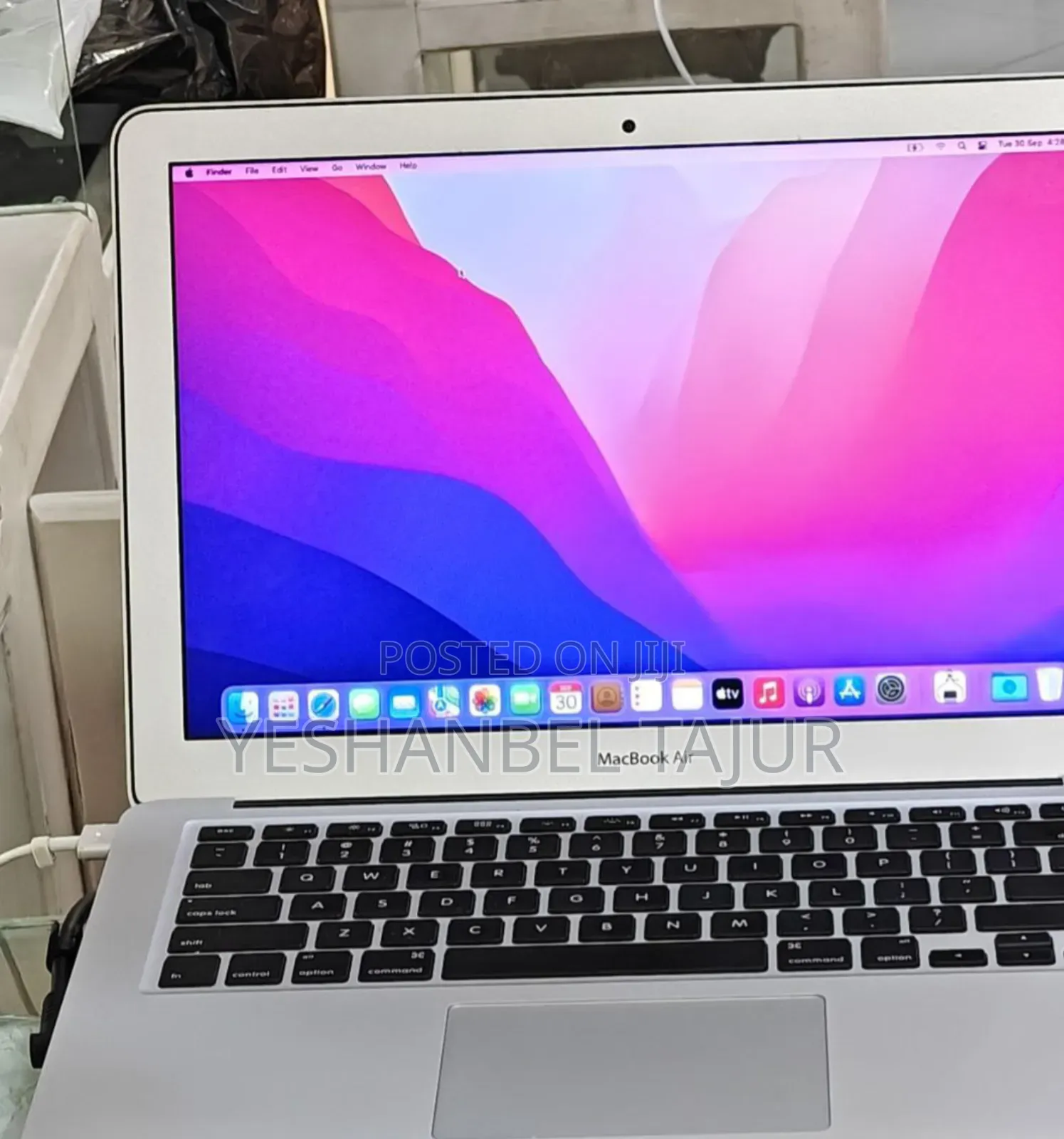 New Laptop Apple MacBook Pro 2017 8GB Intel Core I7 SSD 512GB