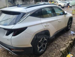 Hyundai Tucson 2022 White