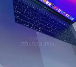 New Laptop Apple MacBook Pro 2017 16GB Intel Core i7 SSD 512GB