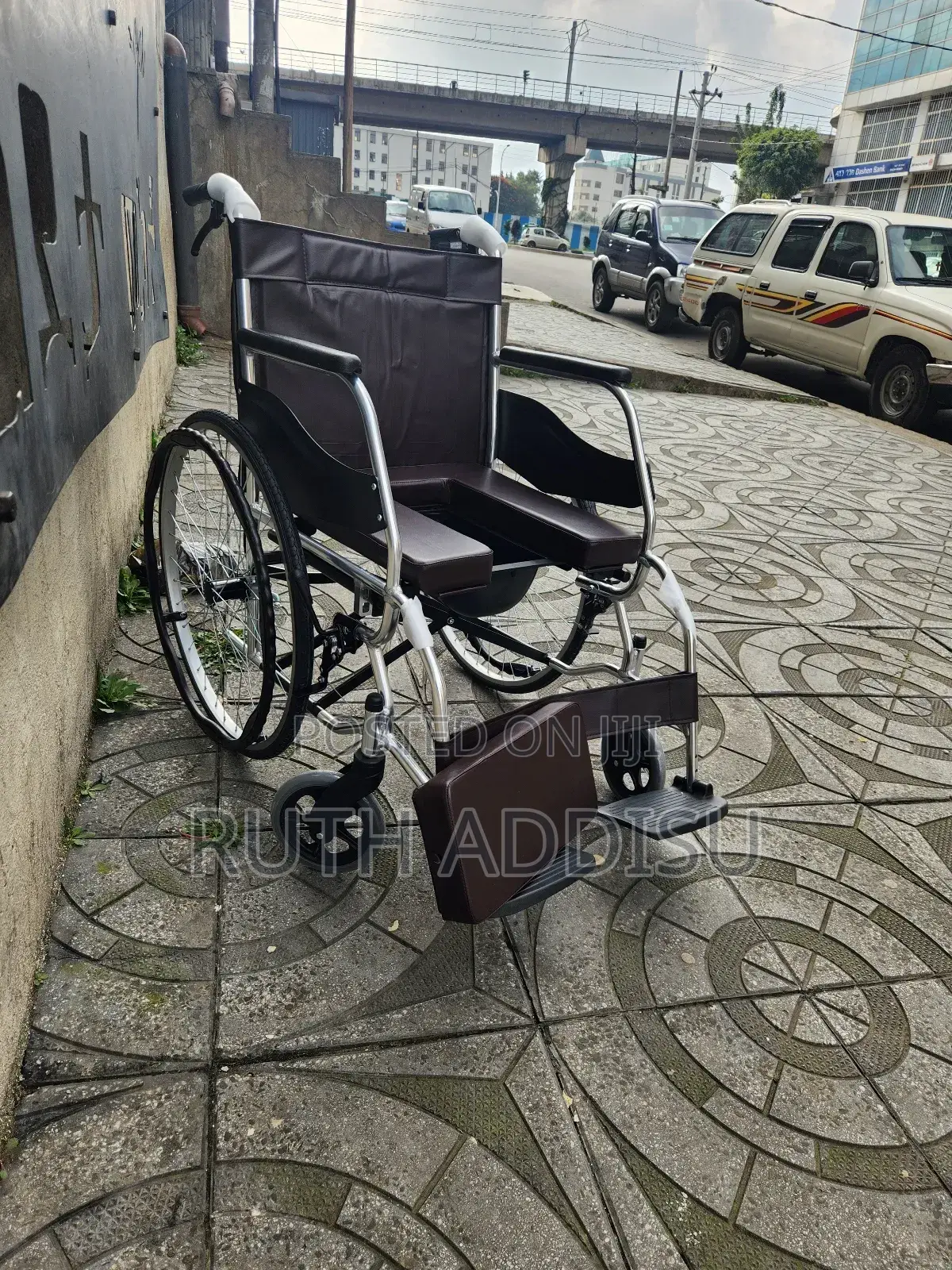 Belted Around the Leg Area Wheelchair奢華wheelchair建言wheelchair Strong