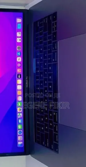 New Laptop Apple MacBook Pro 2017 16GB Intel Core i7 SSD 512GB