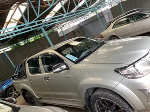 Toyota Hilux 2013 Silver