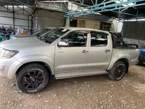 Toyota Hilux 2013 Silver