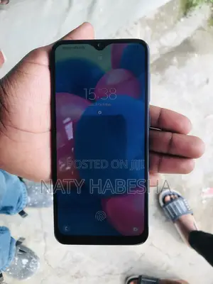 Photo - Samsung Galaxy A30 64 GB Purple