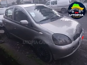 Toyota Vitz 2001 Silver