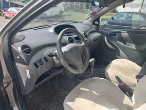 Toyota Vitz 2001 Silver