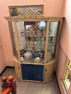 Photo - Dresser Up With Mirror