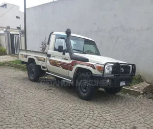 Photo - Toyota Land Cruiser 2008 White