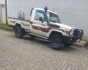 Toyota Land Cruiser 2008 White