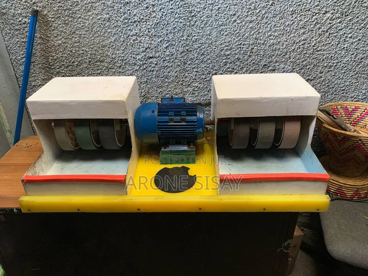 Gemstone/Rock Polishing (Lapidary) Machine.