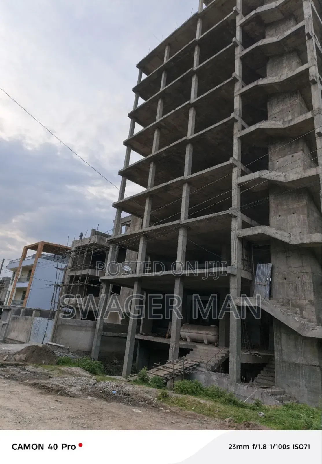 20bdrm Apartment in Ayat, Yeka for sale