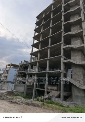 20bdrm Apartment in Ayat, Yeka for sale