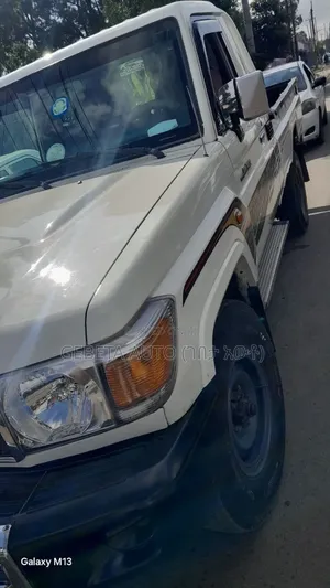 Toyota Land Cruiser 2015 White