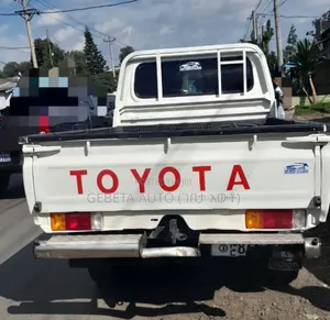 Toyota Land Cruiser 2015 White