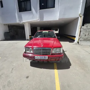 Mercedes-Benz E200 1993 Red