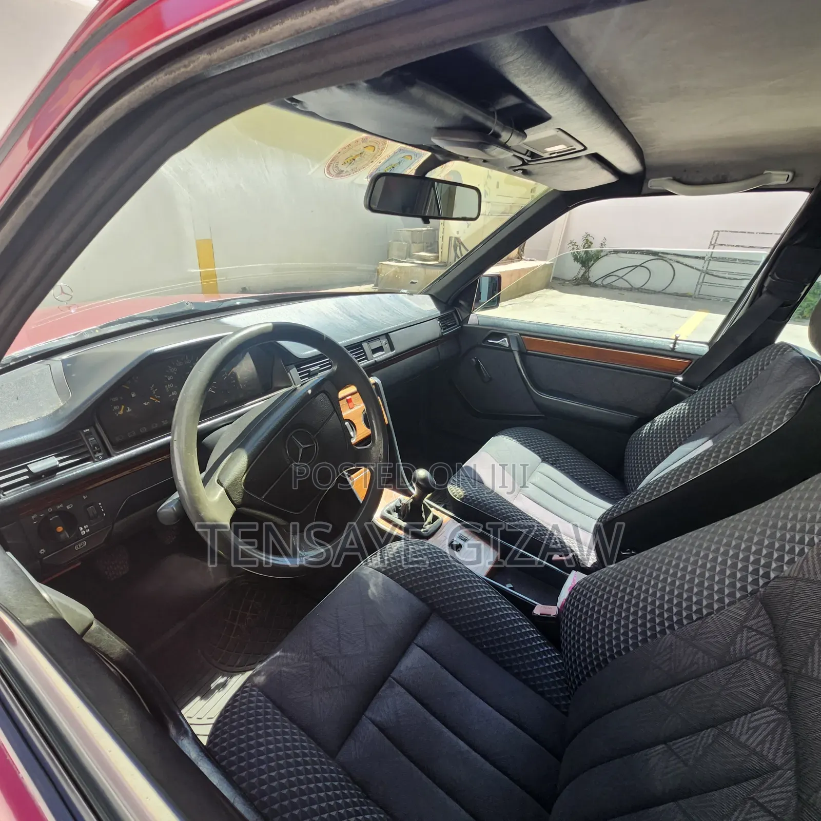 Mercedes-Benz E200 1993 Red