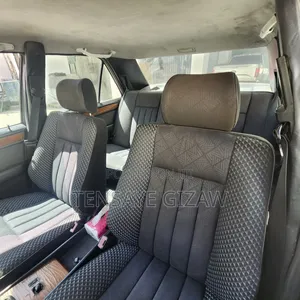 Mercedes-Benz E200 1993 Red