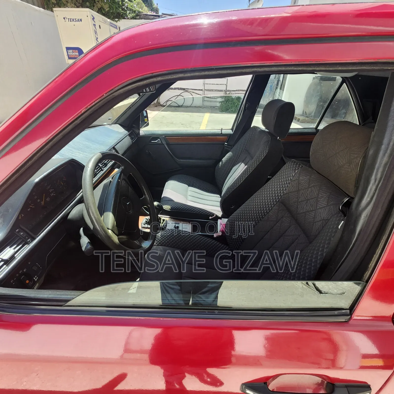 Mercedes-Benz E200 1993 Red