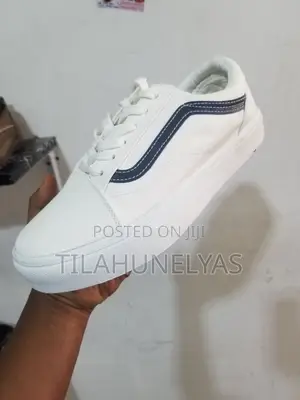 Vans for Girls and Man’S High Quality Shoes