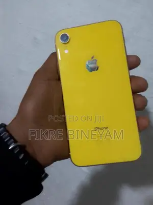 Photo - Apple XR 64 GB Yellow