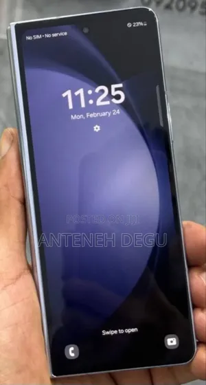 Photo - New Samsung Galaxy Z Fold 5 256 GB White