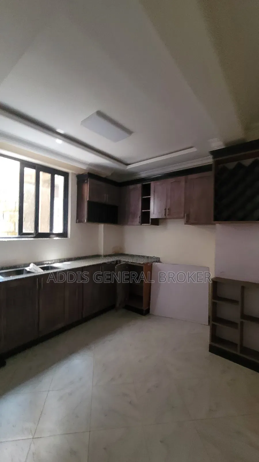7bdrm House in ለቡ, Nifas Silk-Lafto for sale