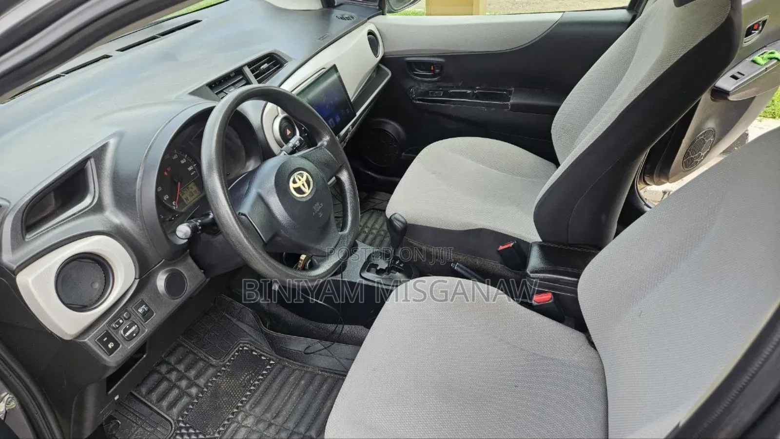 Toyota Yaris 2011 Gray