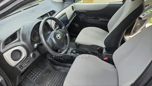 Toyota Yaris 2011 Gray