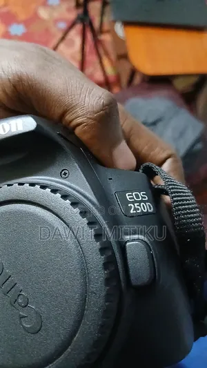 Canon Camera 250d