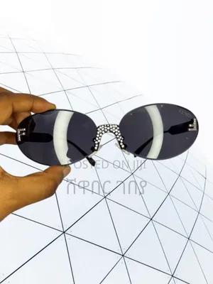 Photo - Fendi Sunglasses With Embellished Bridge