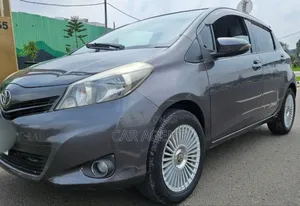 Photo - Toyota Yaris 2011 Gray