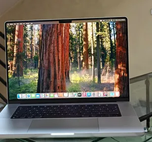 Photo - New Laptop Apple MacBook Pro 2020 M1 16GB Apple M1 Pro SSD 1T