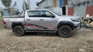 Toyota Hilux Revo Double Cab Deisel 2.4 AWD 2021 Silver