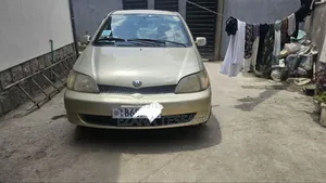Toyota Platz 2001 Gold