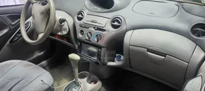 Toyota Platz 2001 Gold