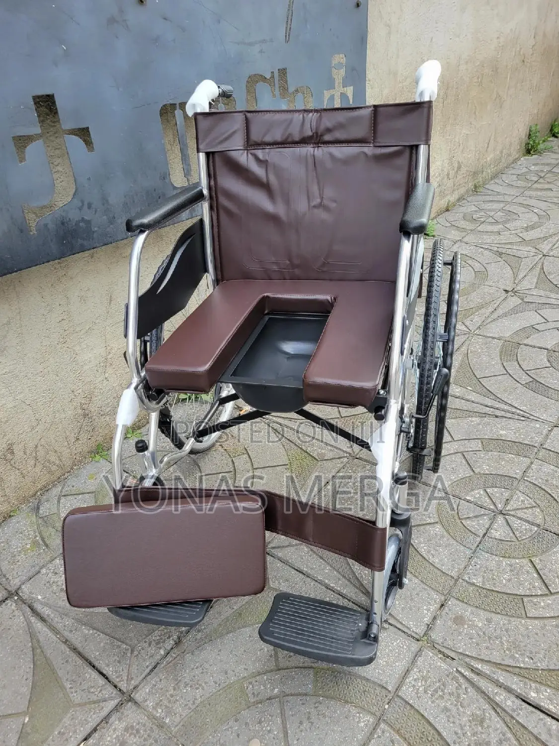 Toilet Wheelchair兼፸regular Seat or a Commode Seat።」Wheelchair*部wilcher