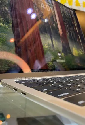 New Laptop Apple MacBook Pro M1 8GB Intel SSD 256GB