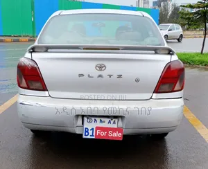 Photo - Toyota Platz 1.0 FWD 2001 Silver