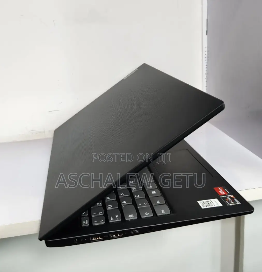 New Laptop Lenovo V15 8GB AMD Ryzen 3 SSD 256GB
