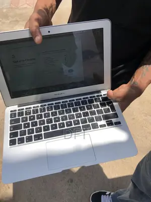 Laptop Apple MacBook Air 4GB Intel Core I5 SSD 128GB