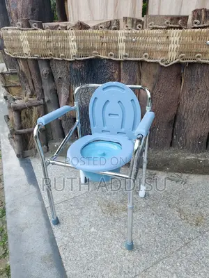 Toilet Chair Adjustable Height Commode Chair轟隆toilet Chair Brand New