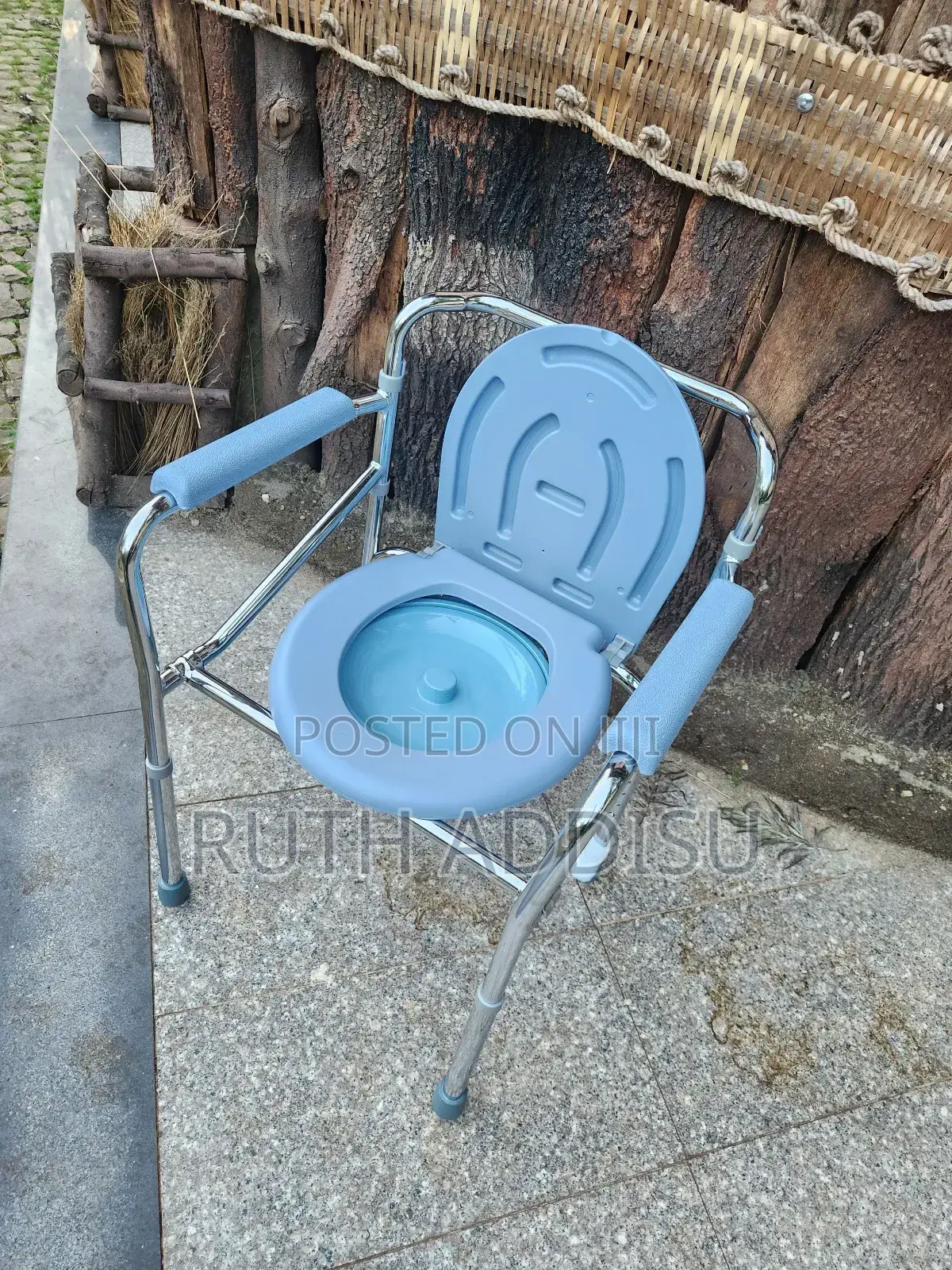 Adjustable Height Commode Chair協商toilet Chair Medical Popo Chair