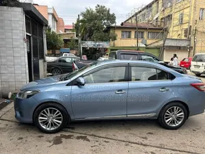 Photo - Toyota Yaris L Hatchback 5dr 2016 Blue